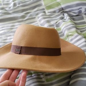 Roxy hat
